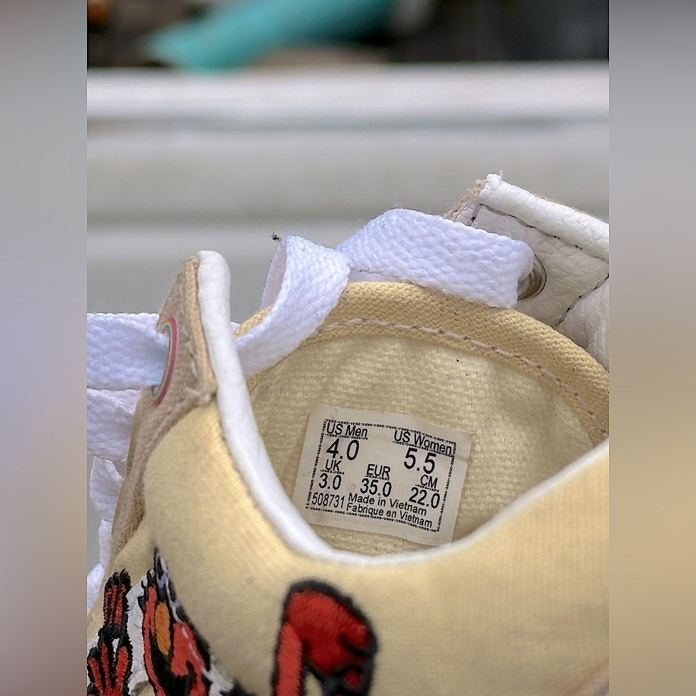 Vans x Sesame Street — Old Skool “Elmo” Sneakers - Picture 9 of 9